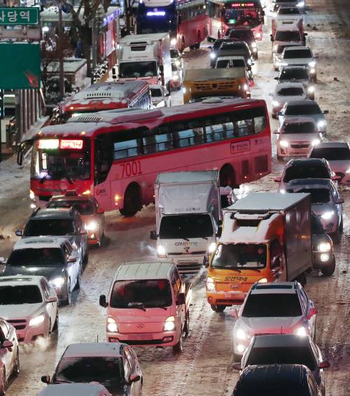 Foto gemaakt door ANP - Seoul - Problemen op de weg in Zuid-Korea.