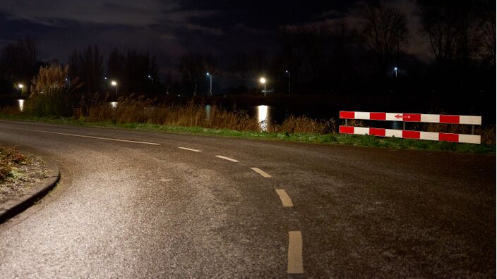 Foto gemaakt door Kees Jak - Westzaan - Zondagavond kan het verraderlijk glad worden door ijzel en/of regen op een bevroren ondergrond