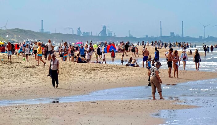 Foto gemaakt door Sjef Kenniphaas - Egmond aan Zee - Er is vandaag opnieuw veel zon en het wordt warm. Vanaf morgen neemt de kans op buien toe en wordt het wat koeler. De landelijke hittegolf gaat dan ten einde. 