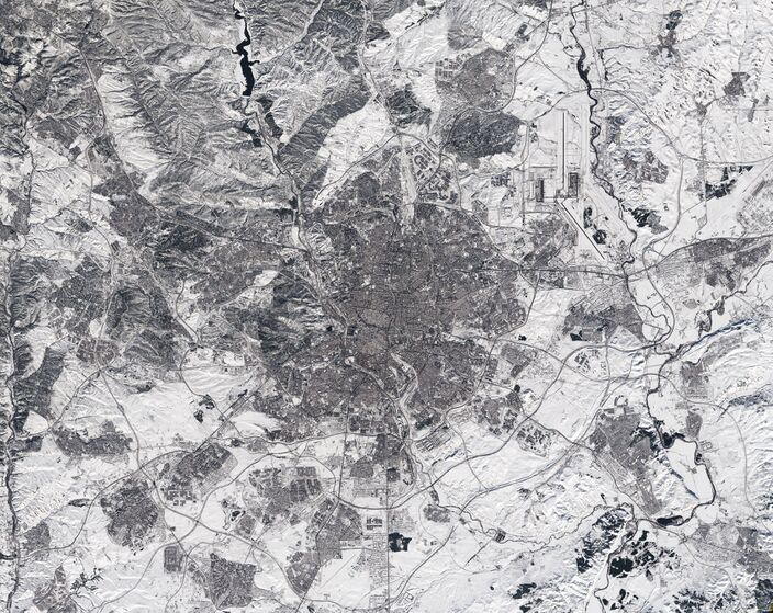 Foto gemaakt door European Space Agency - Madrid - De extreme sneeuwval van afgelopen januari in Madrid. Niet alleen in de stad, maar ook er omheen kwam een dikke laag sneeuw te liggen. 